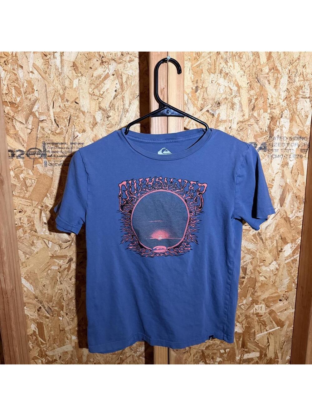 Quiksilver blue & red sunset graphic tee size M